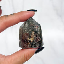 Load image into Gallery viewer, Garden Quartz Tower 01