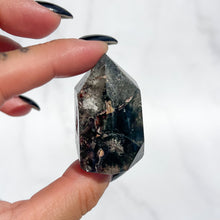 Load image into Gallery viewer, Garden Quartz Tower 01