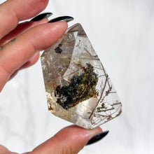 Load image into Gallery viewer, Included Quartz Freeform 02