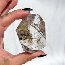 Load image into Gallery viewer, Included Quartz Freeform 02