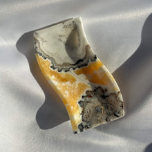 Load image into Gallery viewer, Mexican Onyx Wavy Dish 05