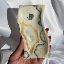 Load image into Gallery viewer, Mexican Onyx Wavy Dish 01