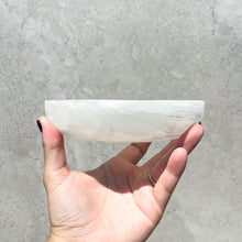 Load image into Gallery viewer, Selenite Charging Eye Bowl