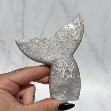 Load image into Gallery viewer, Agate Whales Tail 03
