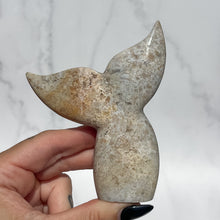 Load image into Gallery viewer, Agate Whales Tail 04
