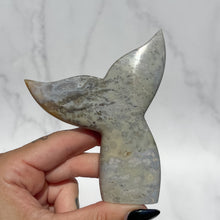 Load image into Gallery viewer, Agate Whales Tail 05

