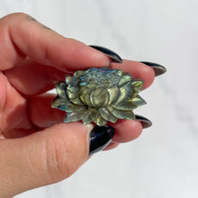 Load image into Gallery viewer, Labradorite Lotus 04
