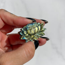 Load image into Gallery viewer, Labradorite Lotus 04
