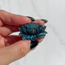 Load image into Gallery viewer, Labradorite Lotus 05
