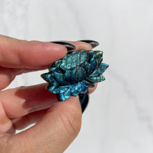 Load image into Gallery viewer, Labradorite Lotus 05
