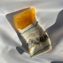Load image into Gallery viewer, Mexican Onyx Wavy Dish 04
